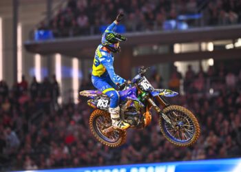 Hunter Lawrence sur le toît du monde à Arlington