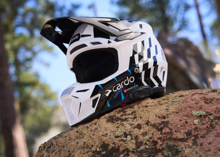 Cardo Venture : un casque qui intègre communication et sécurité en un seul système