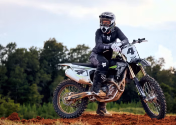 Ricky Carmichael à Crisolles : Triumph vous propose de rouler avec le GOAT !